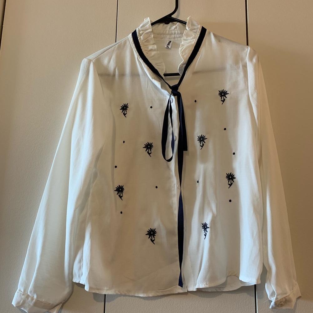 Size S cute blouse